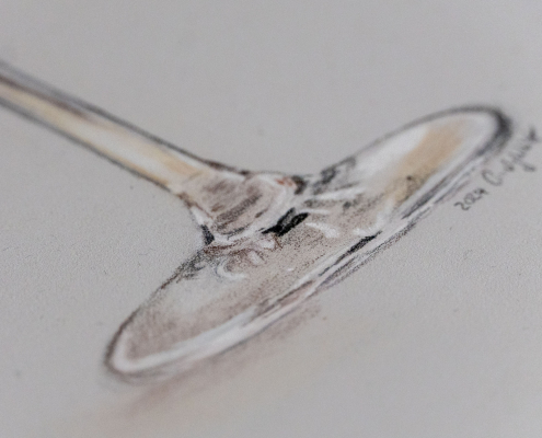 Weißweinglas mit Pastellkreide und Buntstiften