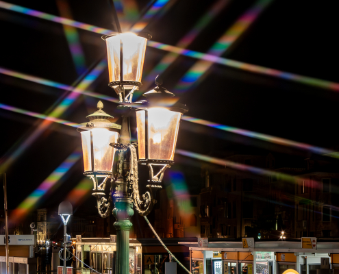 Sternfilter in Venedig bei Nacht