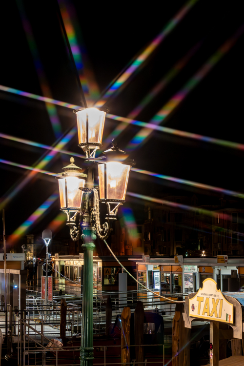 Sternfilter in Venedig bei Nacht